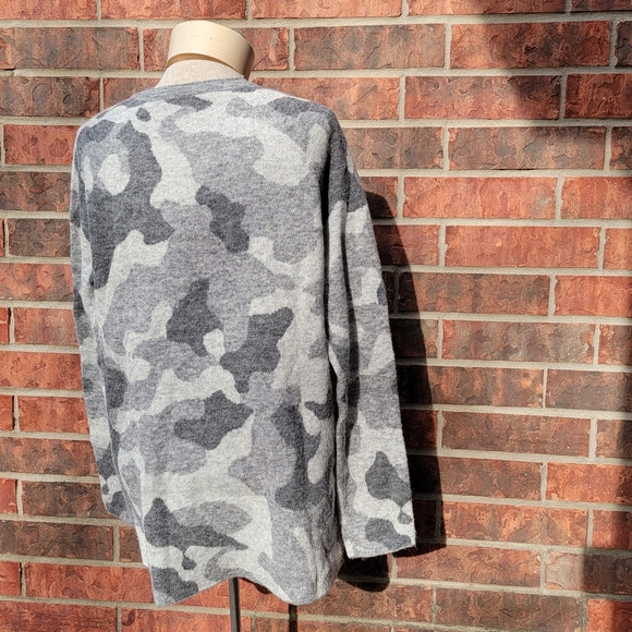 ATHLETA Undercover Camo Pullover Sweater Size M Gray Alpaca Hiking Climbing CYA - Picture 4 of 14